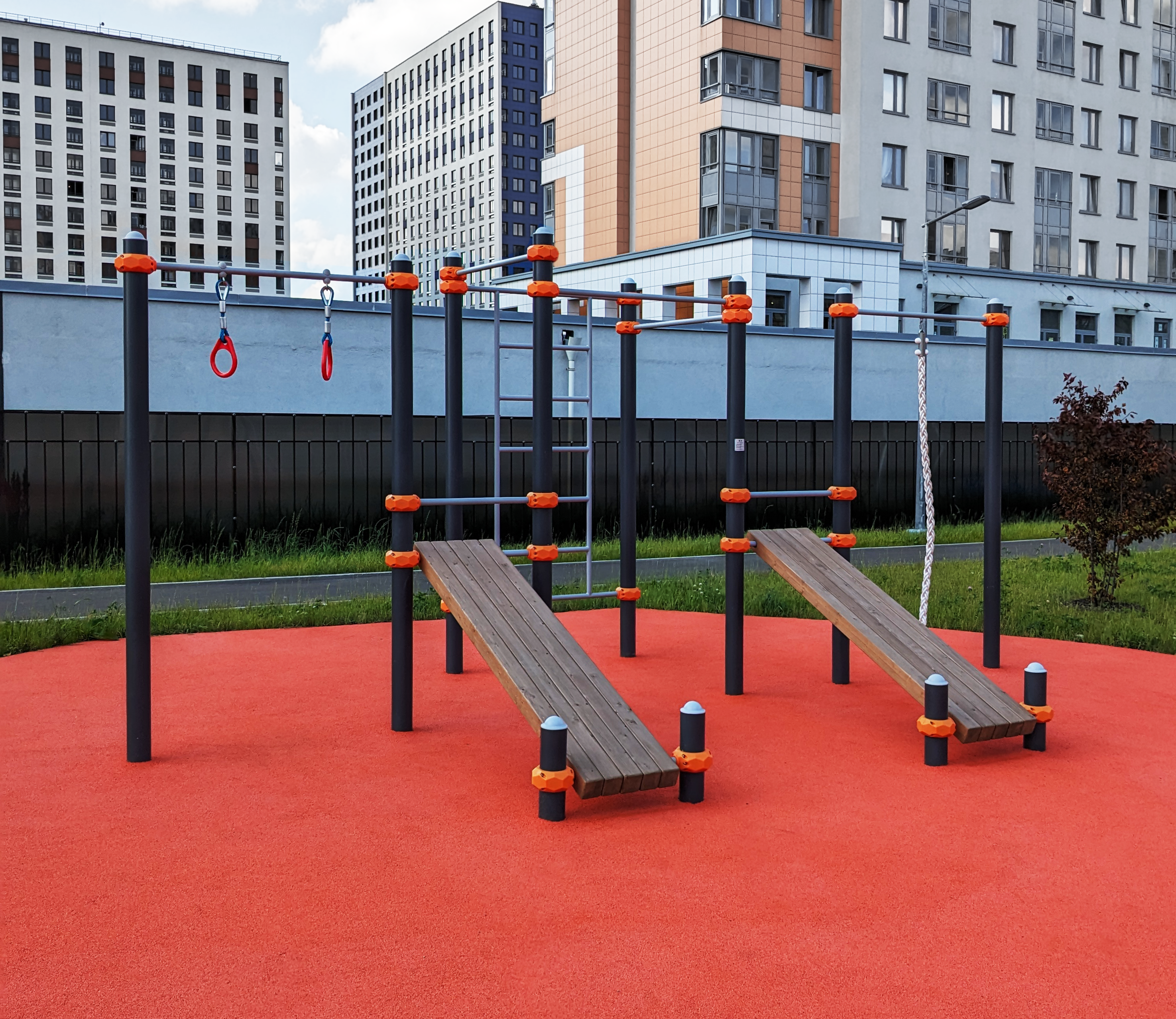 Школьная площадка № 564 в ЖК «Галактика»