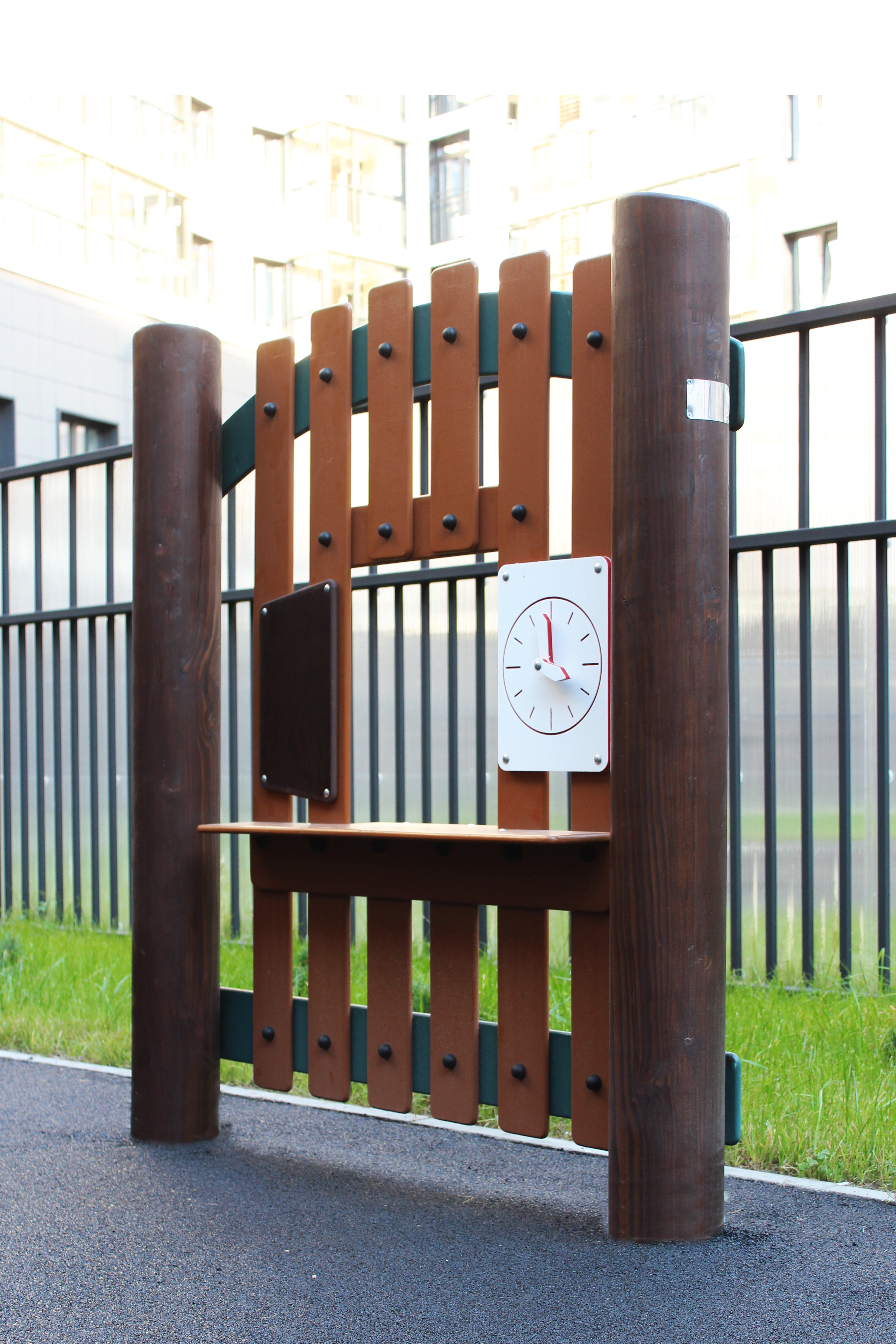 Современный двор ЖК «Квартал Che» с детской площадкой 